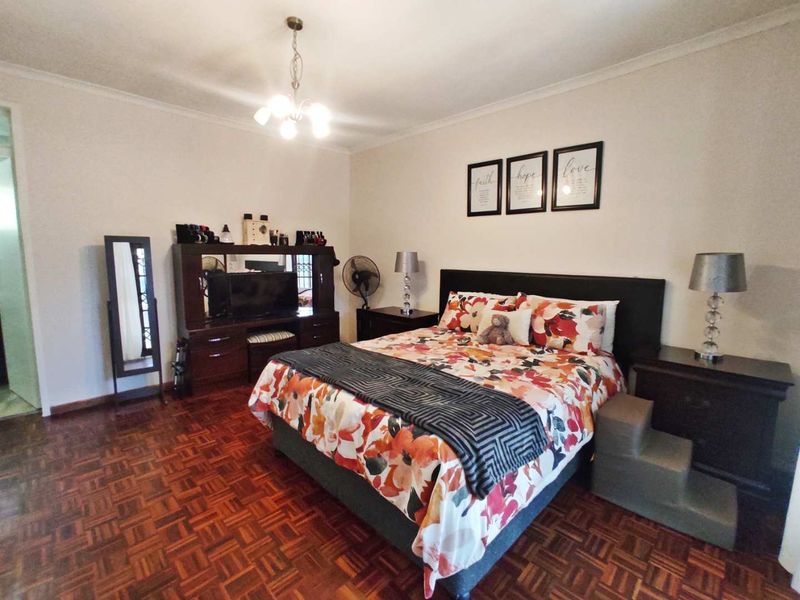 4-Bedroom Family Home in Malanshof - Photo 8