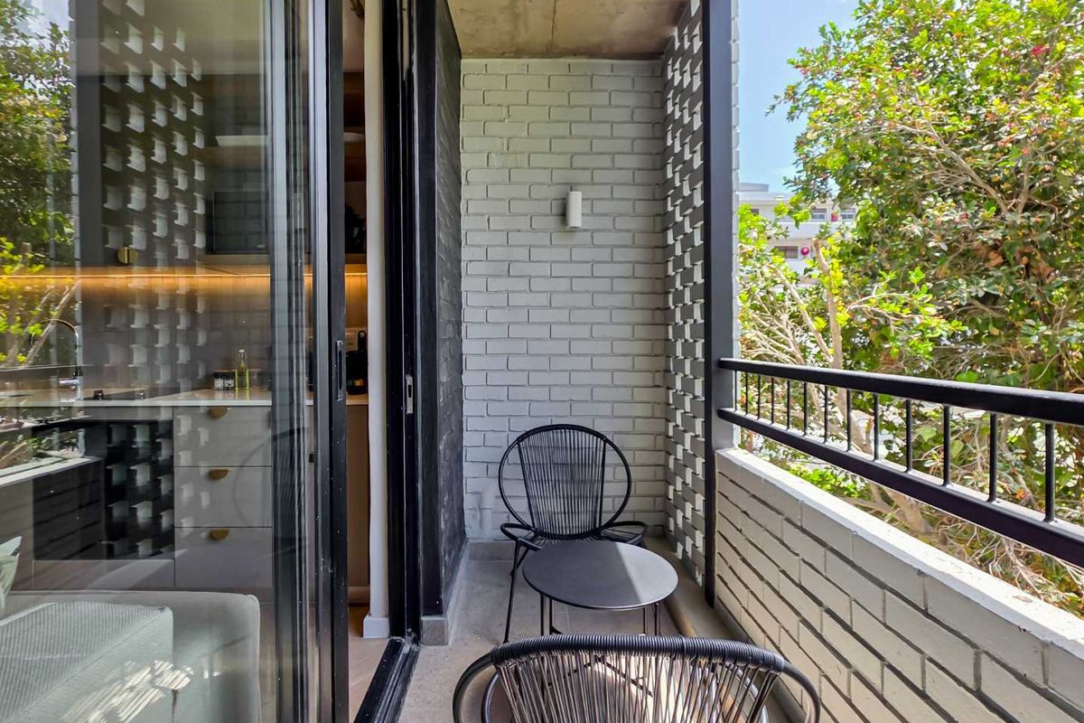 Brand New Fully Furnished Studio - Photo 2