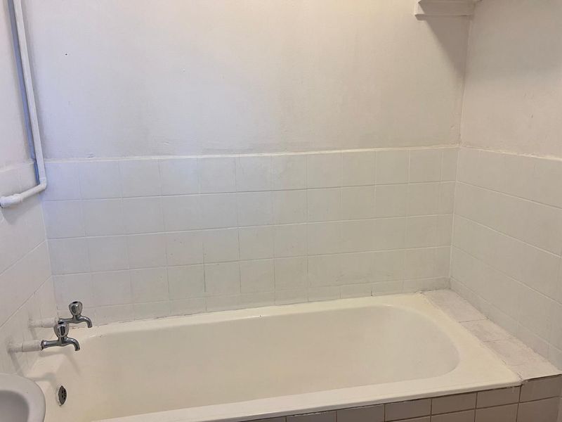 **Charming Shared 2-Bedroom Unit in Quiet Neighborhood – Ideal for Students** - Photo 8