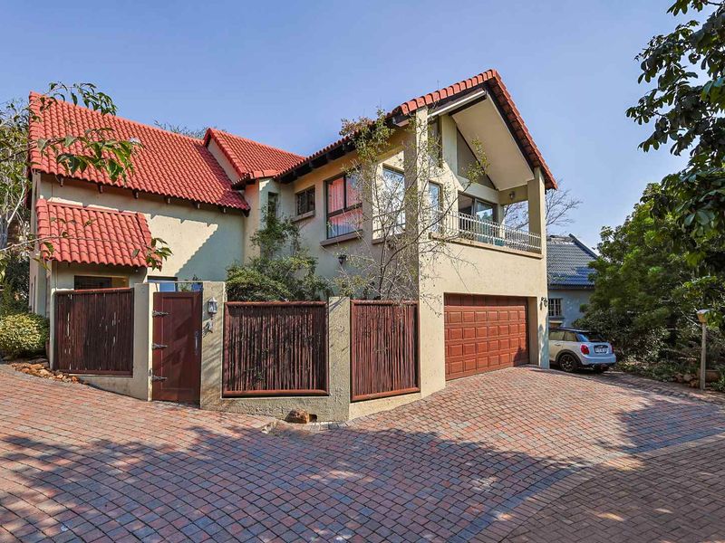 A HOME WITH BUSHVELD VIEWS - THAT FEELS LIKE A HIDDEN RETREAT - Photo 2