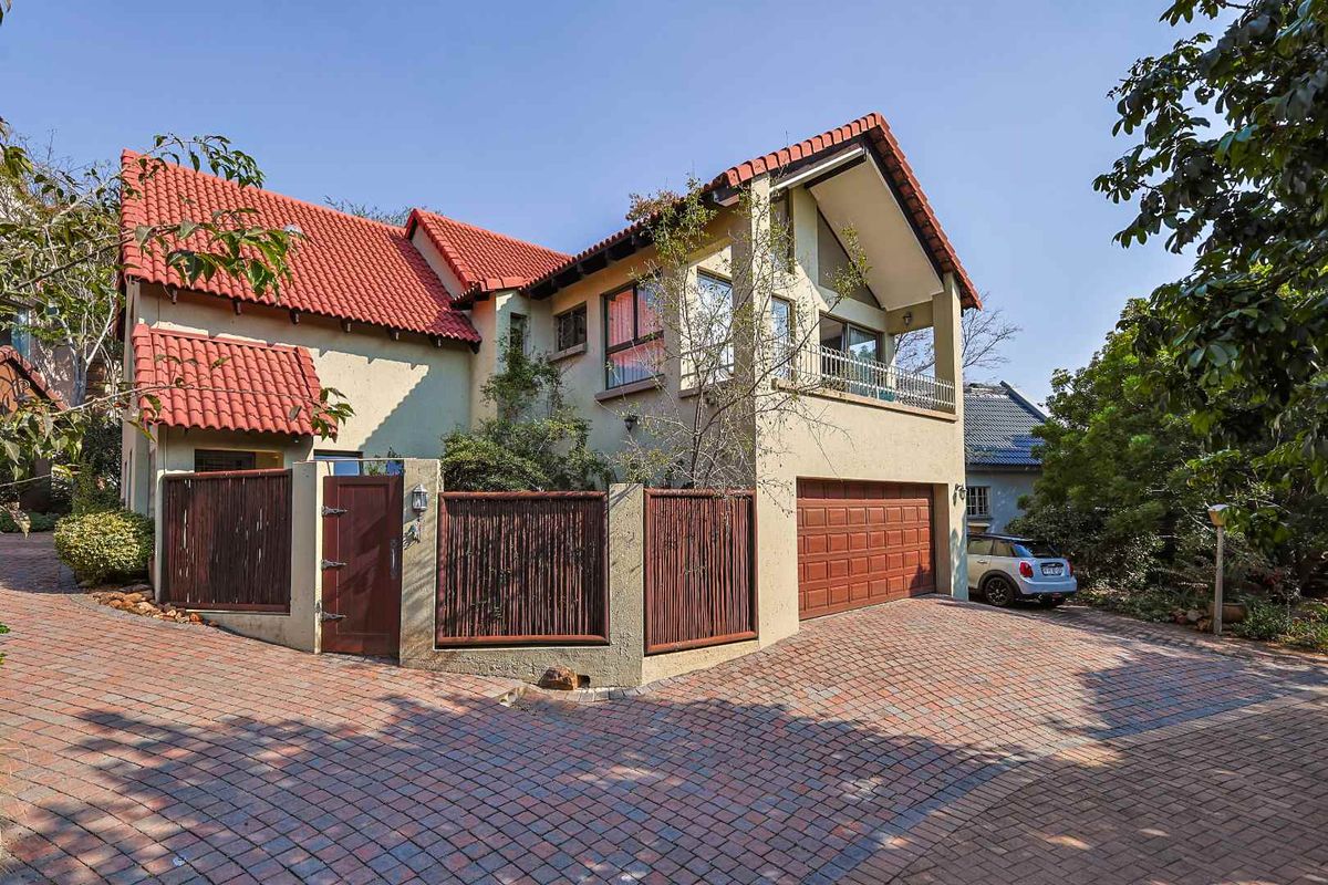 A HOME WITH BUSHVELD VIEWS - THAT FEELS LIKE A HIDDEN RETREAT - Photo 2