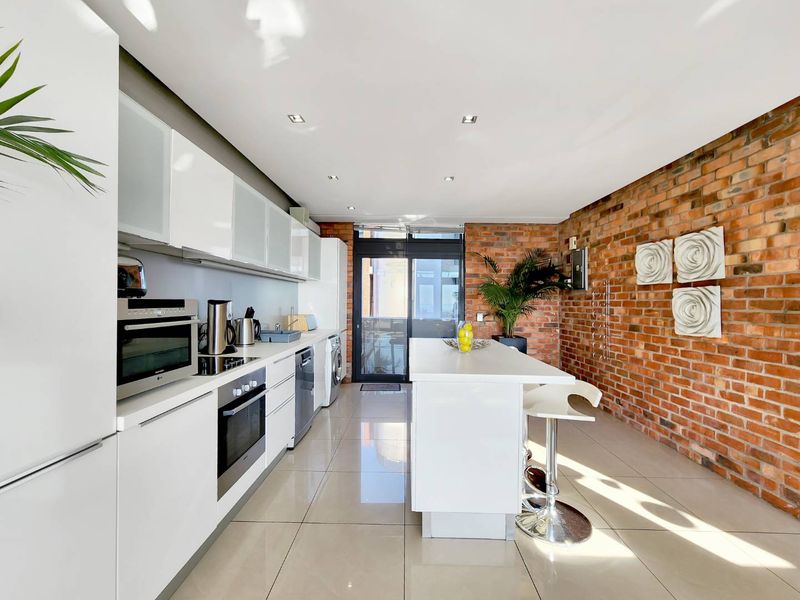 Industrial Chic Penthouse with private roof terrace - Photo 5