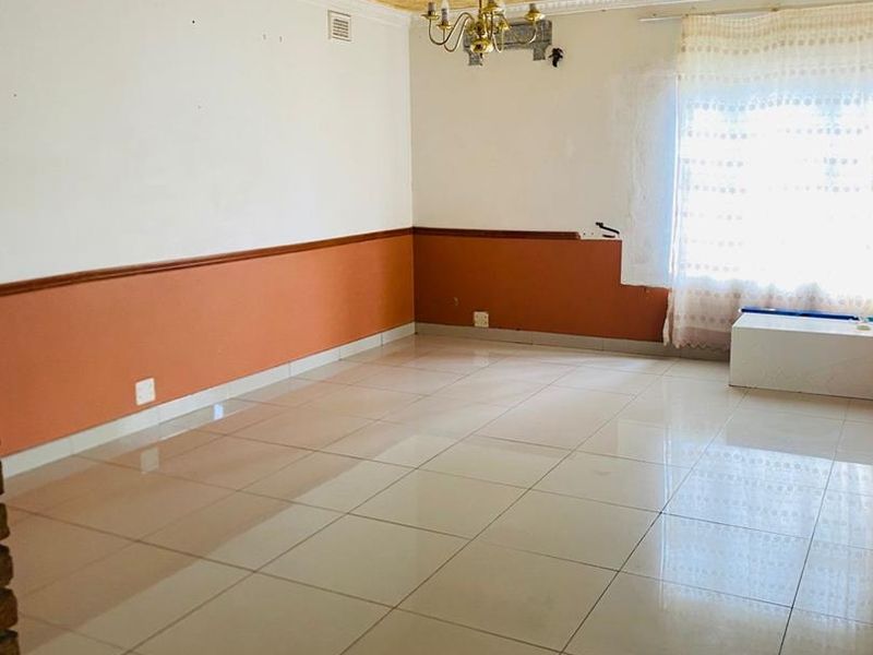 "Discover Your Dream Home in Berea West, Westville!" 2. "Luxurious Family Living Awaits in Westville!" 3. "Berea West Beauty: Spacious Family Home for Sale!" - Photo 8