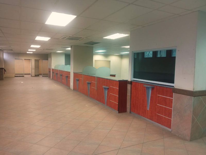 Prime 1,000 m2 Commercial Office Space To Let | Boksburg | Exceptional Business Address  Introduce your business to a prestigious, well-positioned - Photo 4