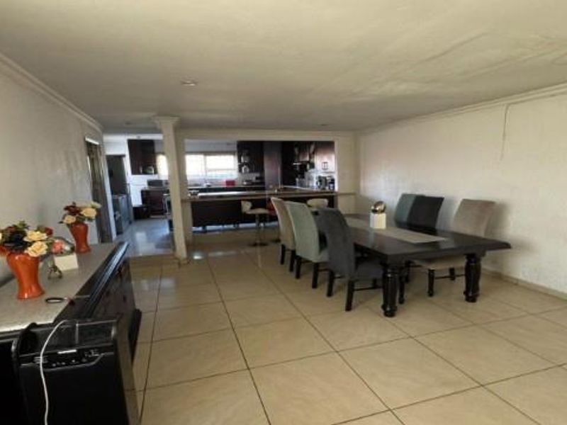 • Perfect Family Home: 3 Bedrooms | 2 Bathrooms | 2 Garages - Photo 4