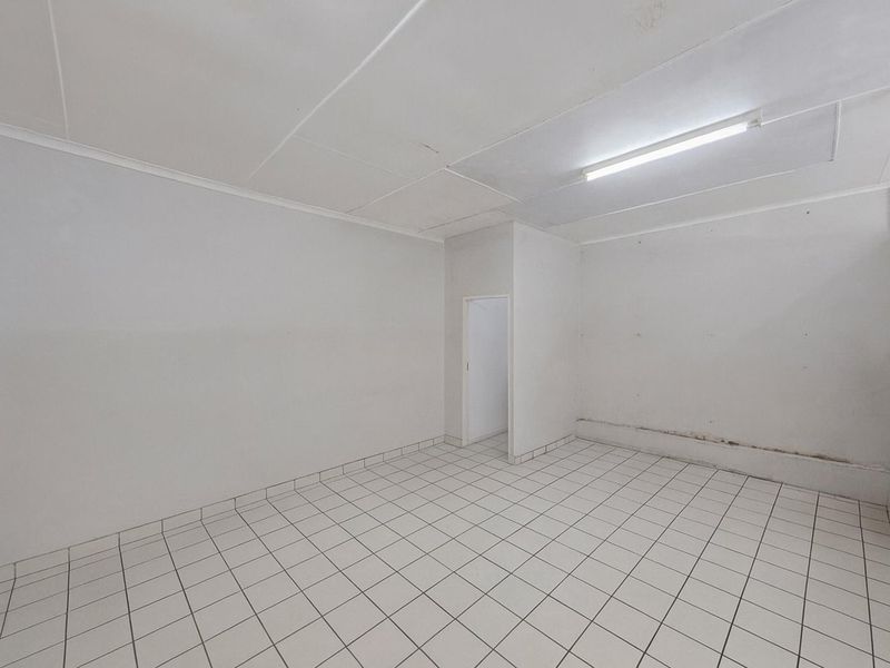 Prime Commercial Space to Rent – 76sqm | Ideal Location | Your Blank Canvas Awaits - Photo 6