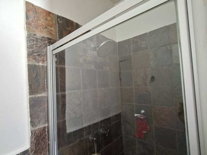 CHARMING 1 BEDROOM APARTMENT WITH MODERN TOUCHES - Photo 5