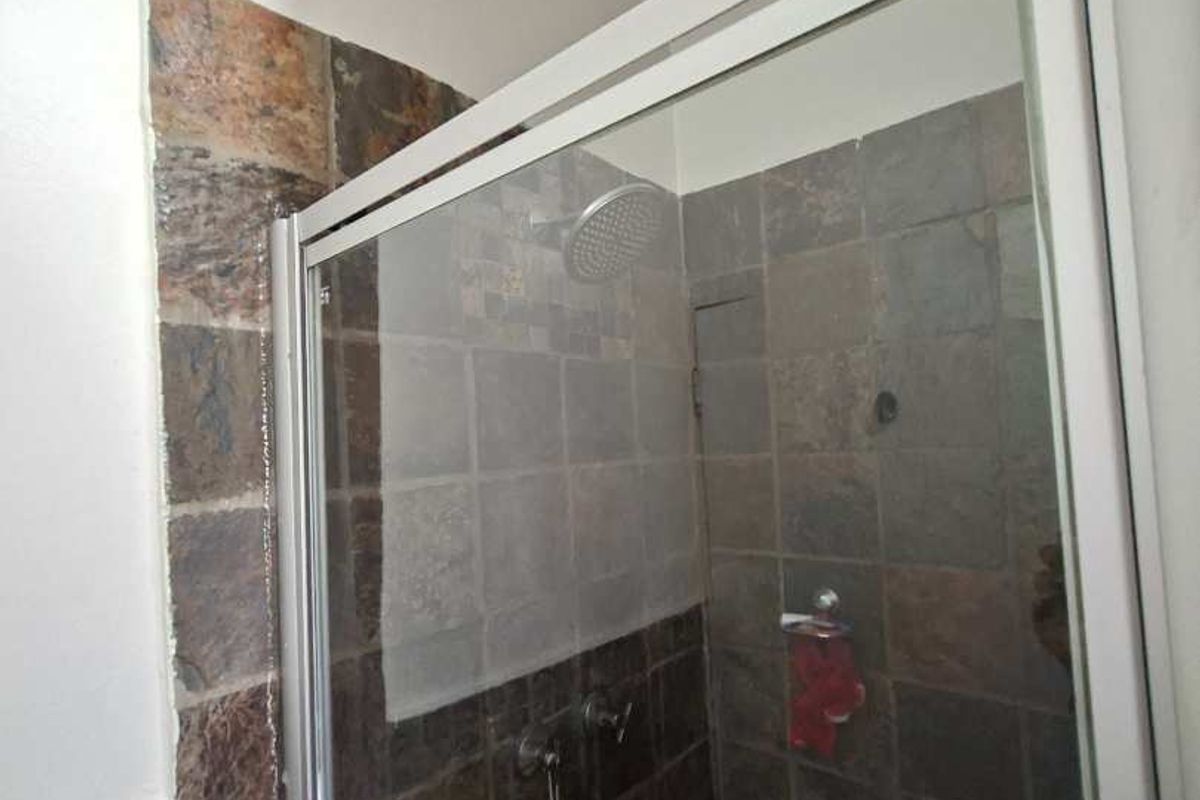 CHARMING 1 BEDROOM APARTMENT WITH MODERN TOUCHES - Photo 5