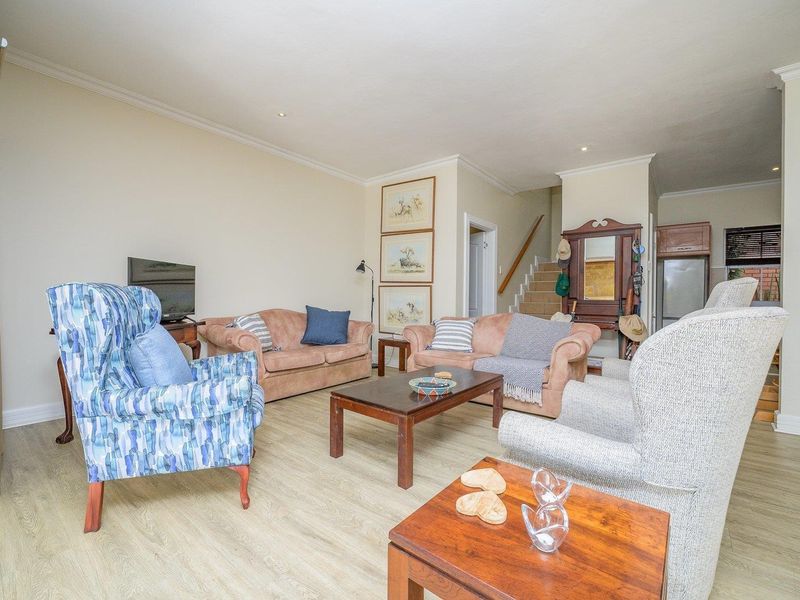 Extravagant Living in the Prestigious Mount Edgecombe Country Club Estate - Photo 8