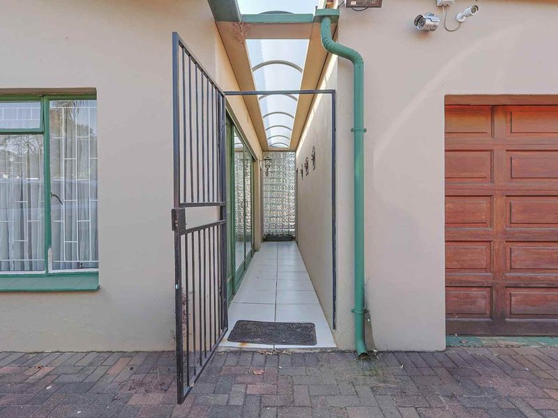 Exclusive Waverley Gem – A Spacious Family Haven in The Moot - Photo 4