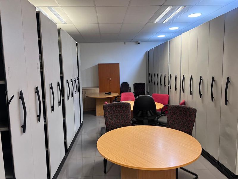 OFFICE TO LET - Photo 5