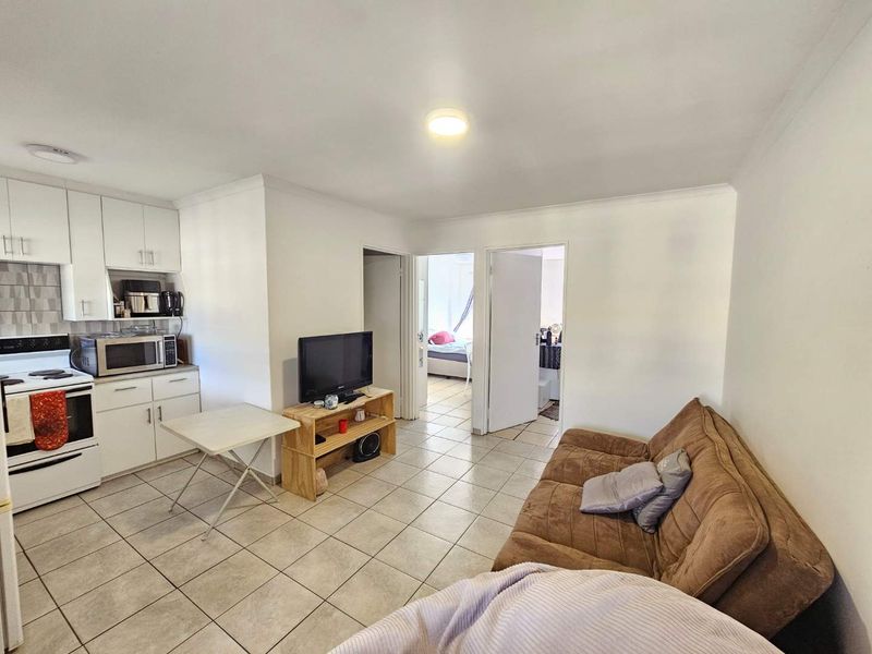 Lovely 2 Bed 1 Bath unit with open plan living area with kitchen and separate bathroom - Photo 6