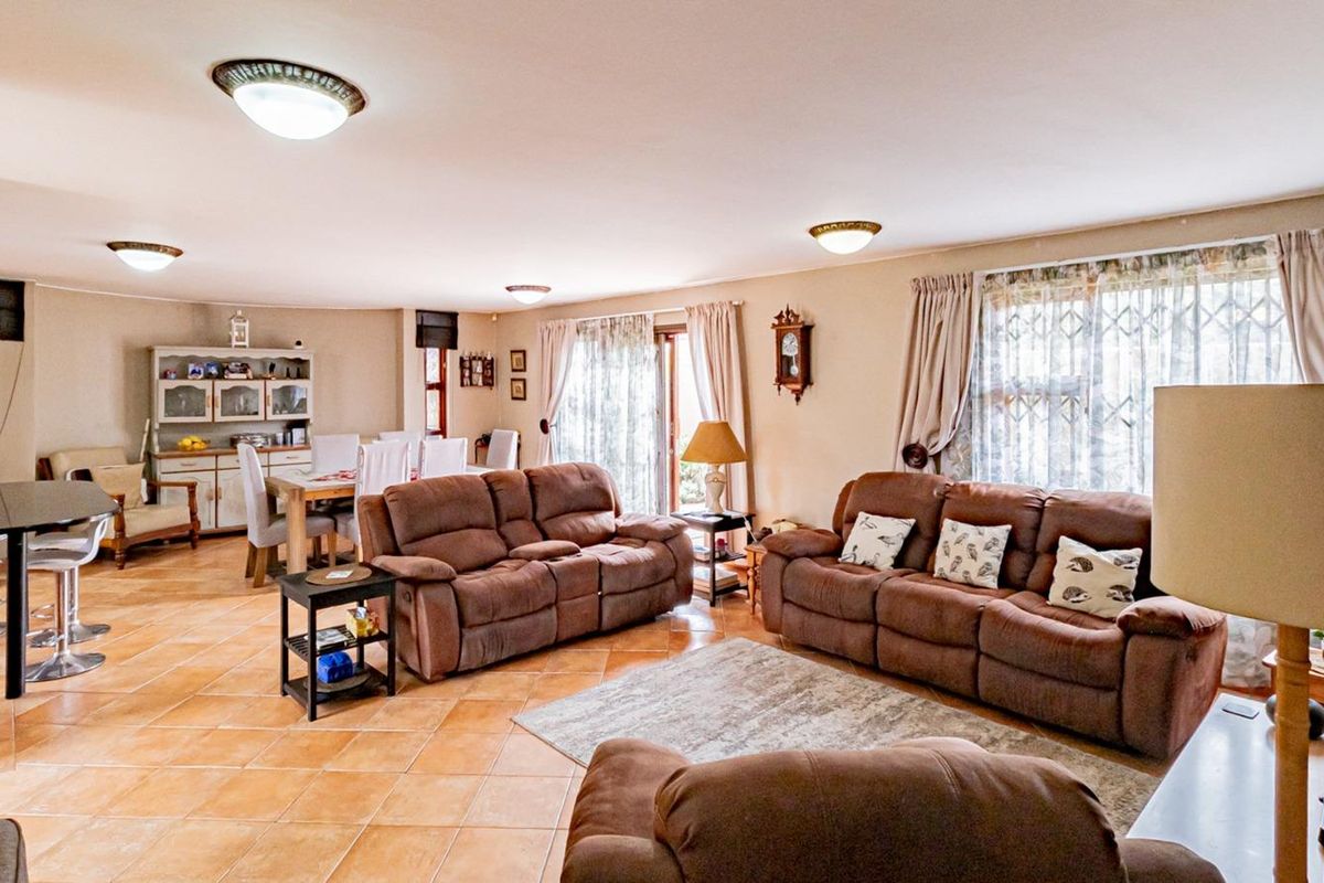 Elegant Secure Living in Bartlett - Photo 3