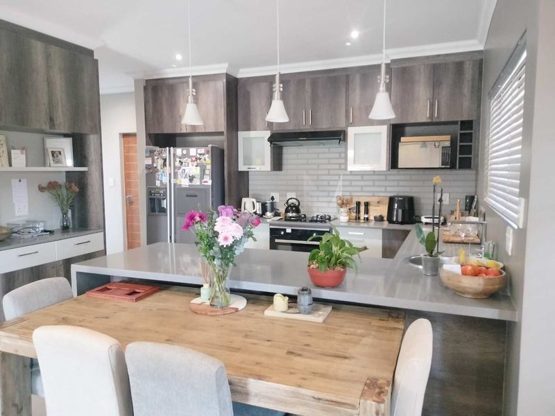 Modern 2-Bedroom Townhouse in New Development in Prime area - Photo 5