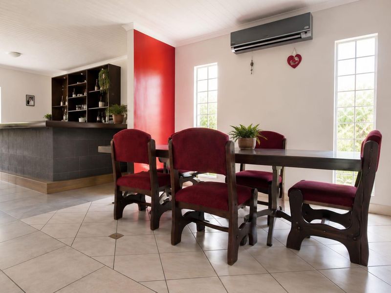 Charming and Well-Maintained 5 Bedroom Family Home with a Tranquil Garden - Photo 3