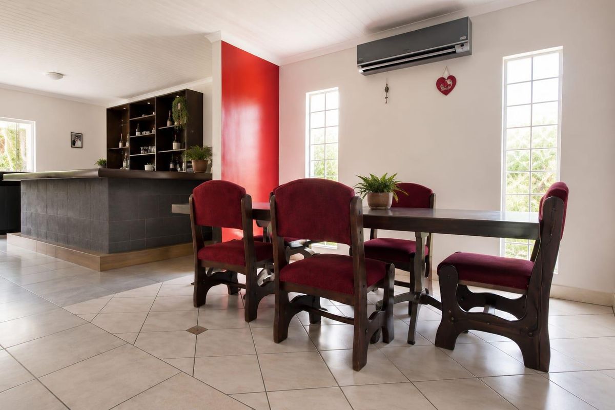 Charming and Well-Maintained 5 Bedroom Family Home with a Tranquil Garden - Photo 3