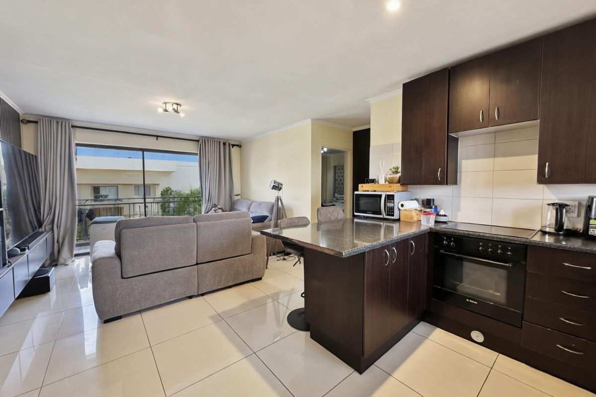 WELL PRICED 2 BEDROOM PENTHOUSE APARTMENT FOR SALE IN MIDRAND - Photo 4