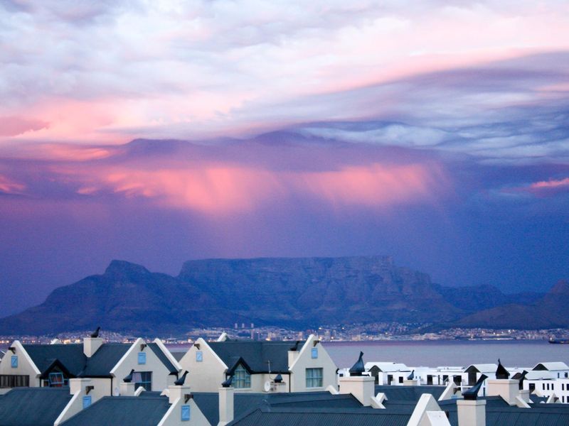 Stunning family home with amazing sea and greenbelt views in the heart of the Big Bay kite surfing paradise - Photo 10