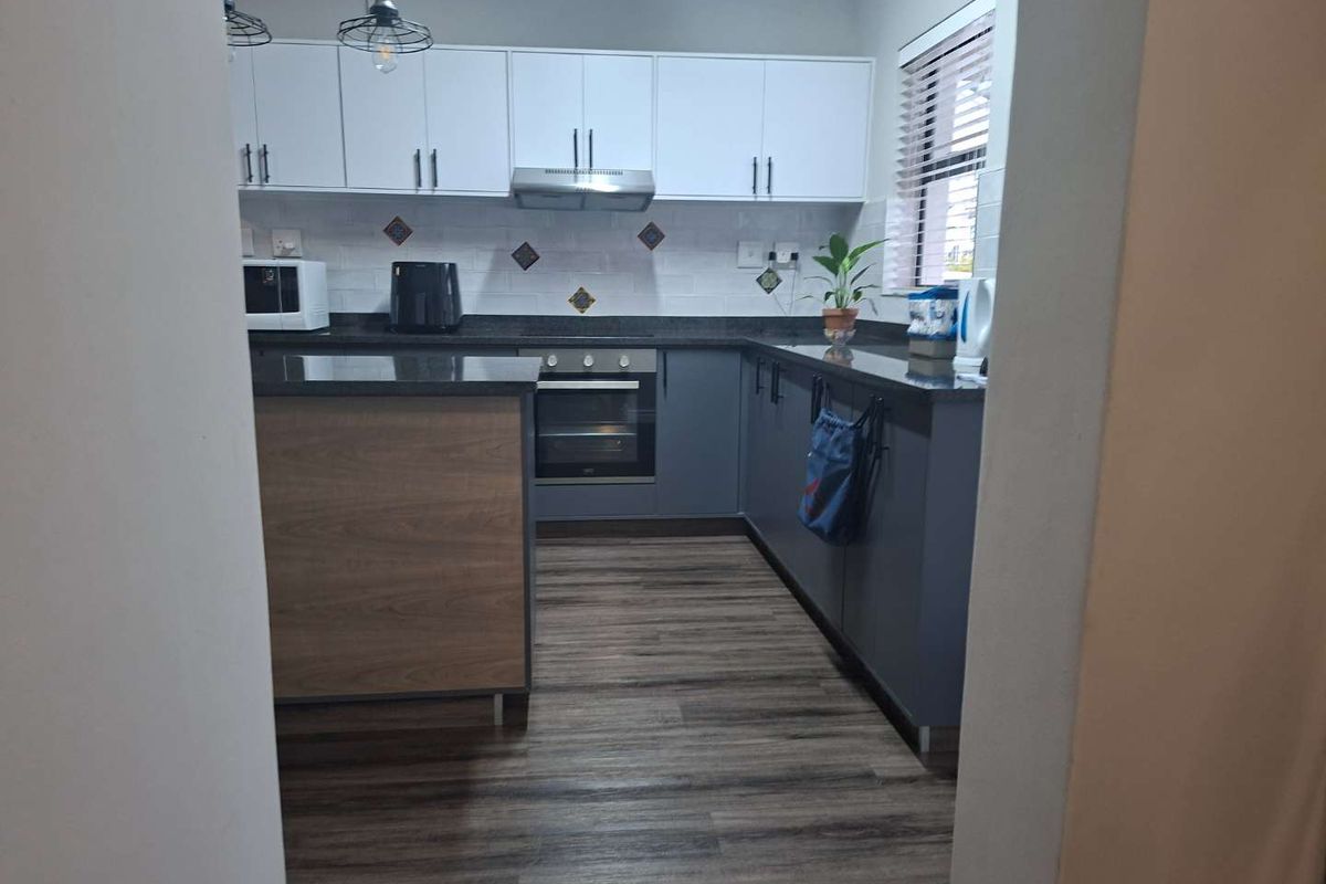 2 Bedroom Townhouse at a Secured Estate - Photo 4