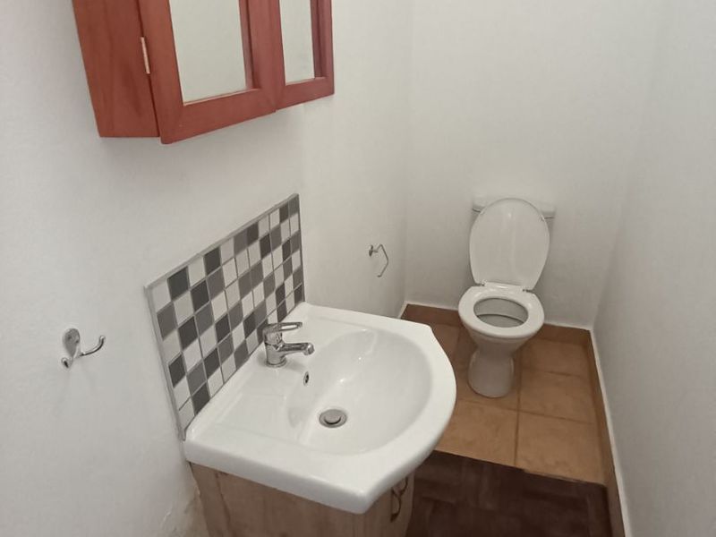 BACHELOR APARTMENT - Photo 7