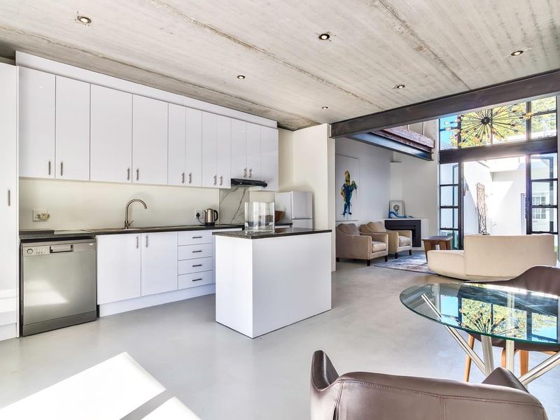 A Striking Renovation With Exceptional Value in Gardens - Photo 4