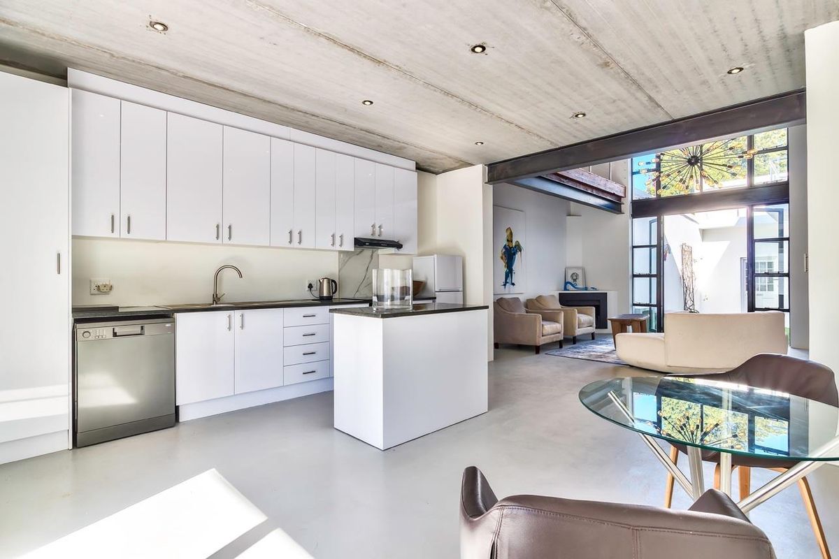 A Striking Renovation With Exceptional Value in Gardens - Photo 4