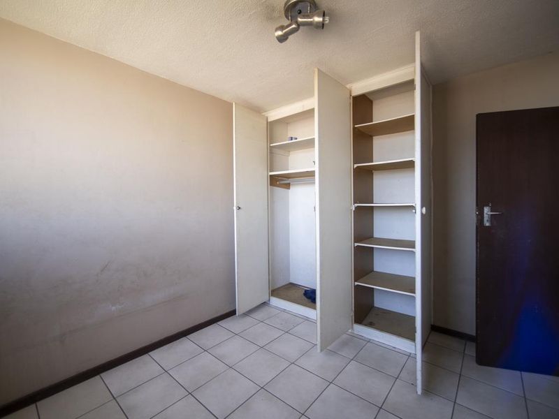 3 Bedroom Apartment - Photo 6