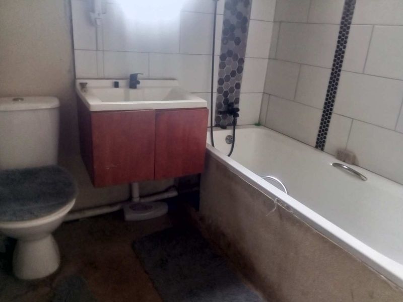 Cozy 2-Bedroom Flat with Modern Amenities in Devon, Nigel - Photo 8