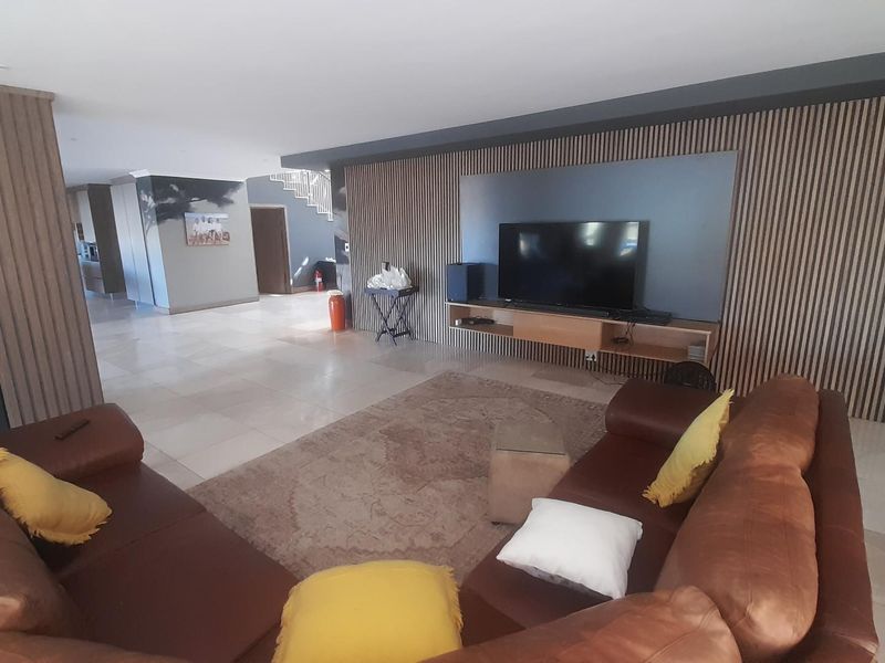 Luxury Awaits: Birdwood Estate with Separate Flatlet - Photo 7