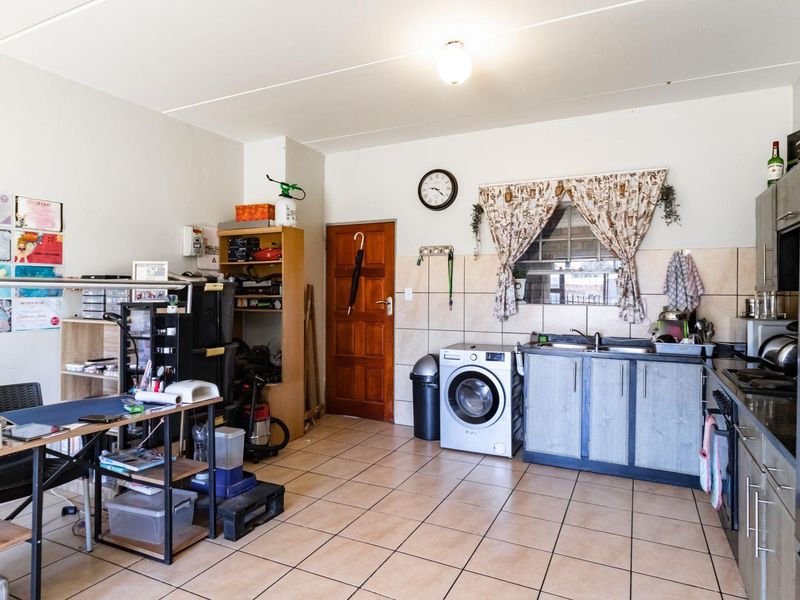 For Sale: Ground Floor Apartment, Two Bedroom - Photo 4