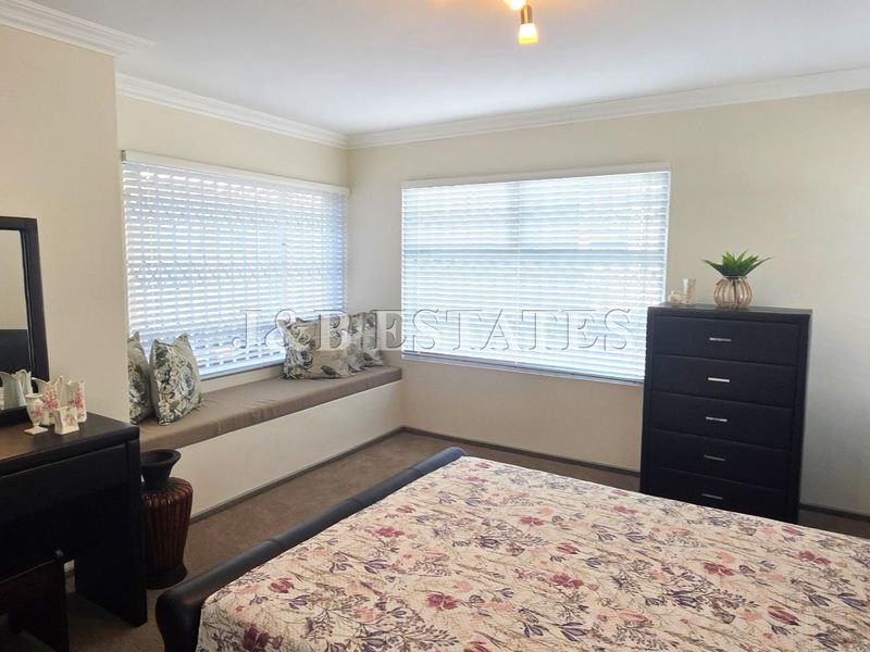 Upmarket 3-Bedroom House In Prime Area - Photo 9