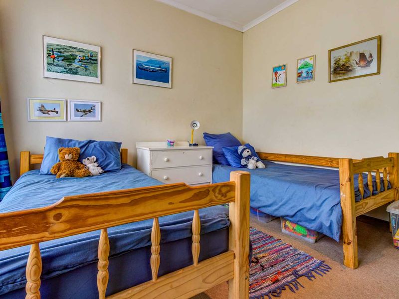 Well situated 4-Bedroom Family Home in Farrarmere - Photo 5