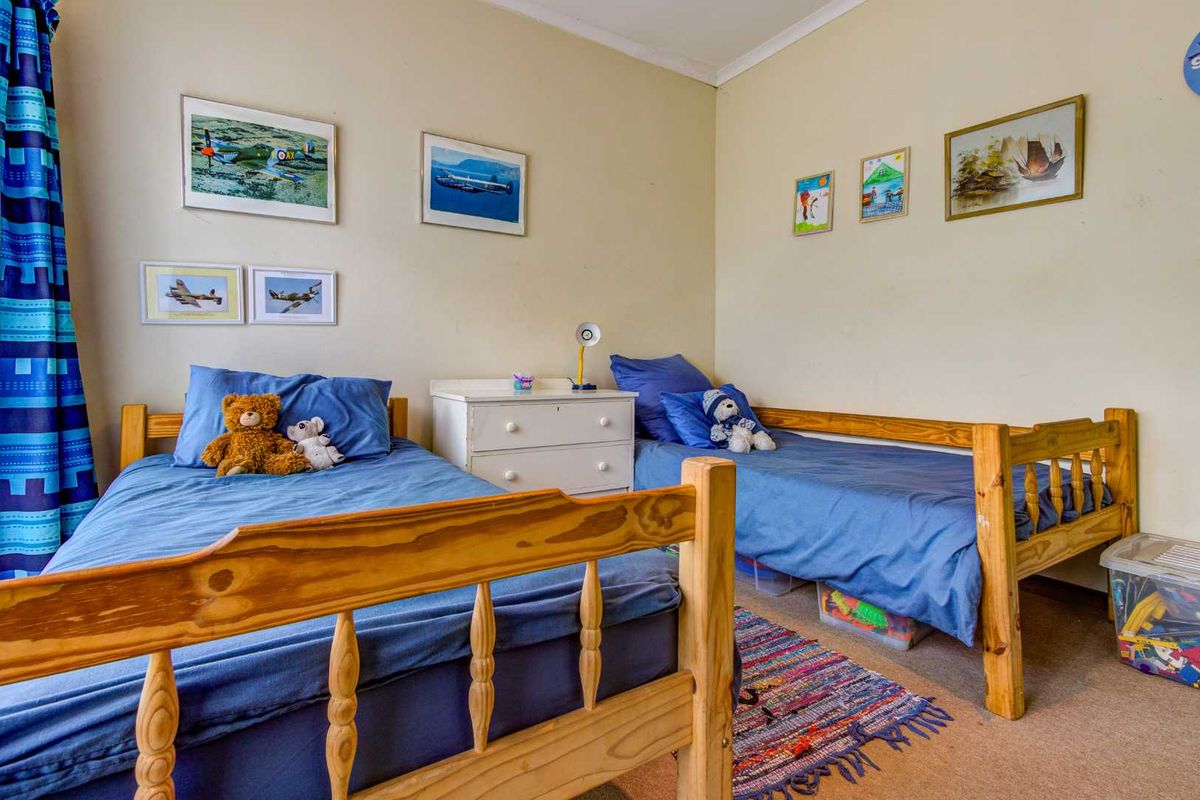 Well situated 4-Bedroom Family Home in Farrarmere - Photo 5