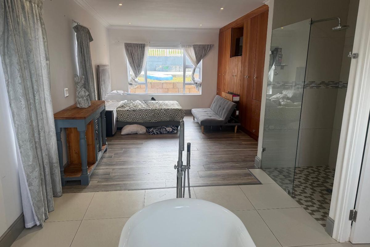 Modern Single-Level Cladded Brick Home with Ocean views - Photo 4