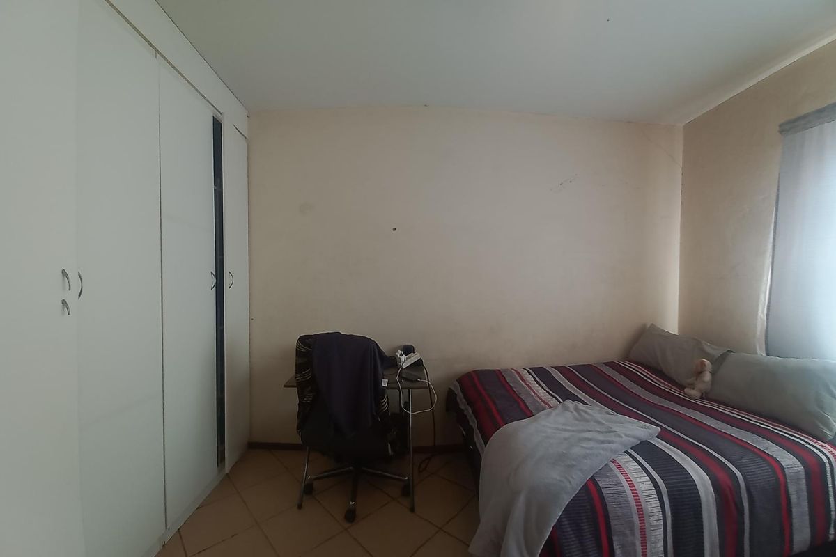 A SPACIOUS APARTMENT - Photo 5