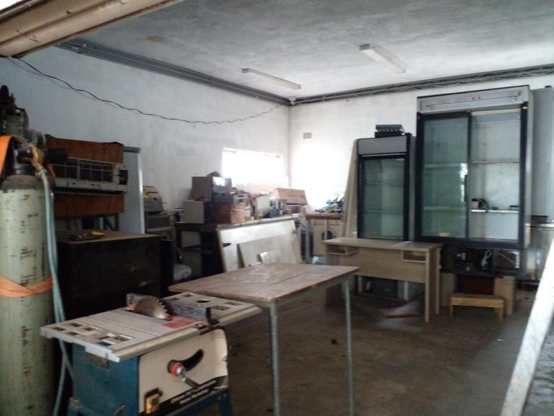 Commercial Workshop To Let in Malvern - Photo 3