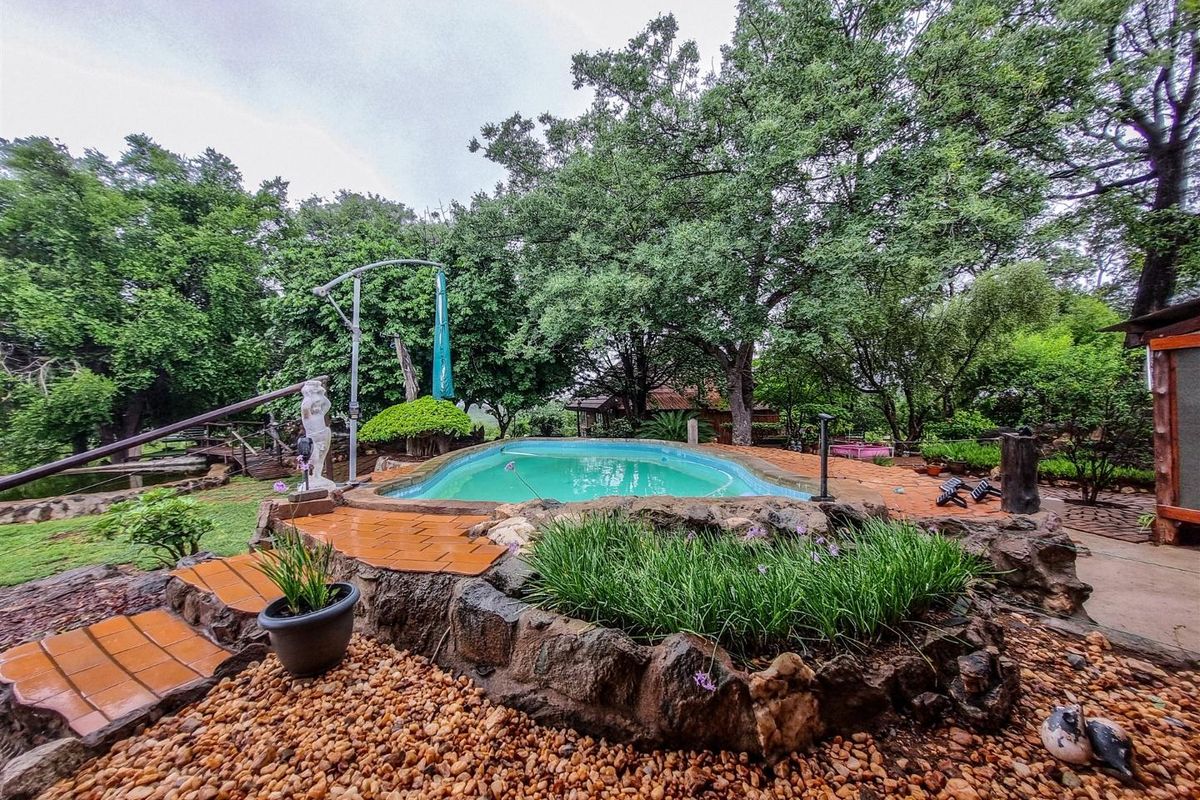 Farm House with additional cottage in excellent location. - Photo 5