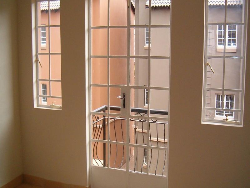 Charming 2-Bedroom Townhouse Perfect for First-Time Buyers and Investors - Photo 5