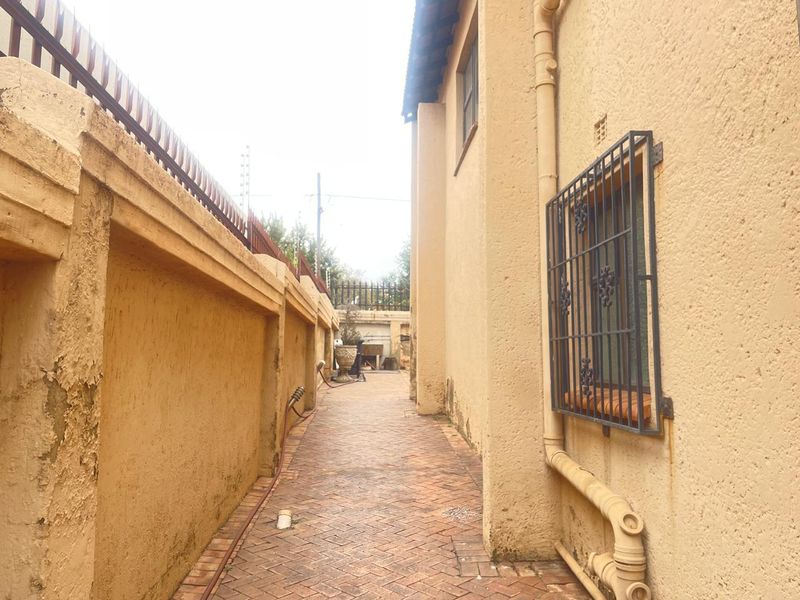 Spacious Three-Bedroom Family Home with Flatlet and Excellent Amenities - Photo 7