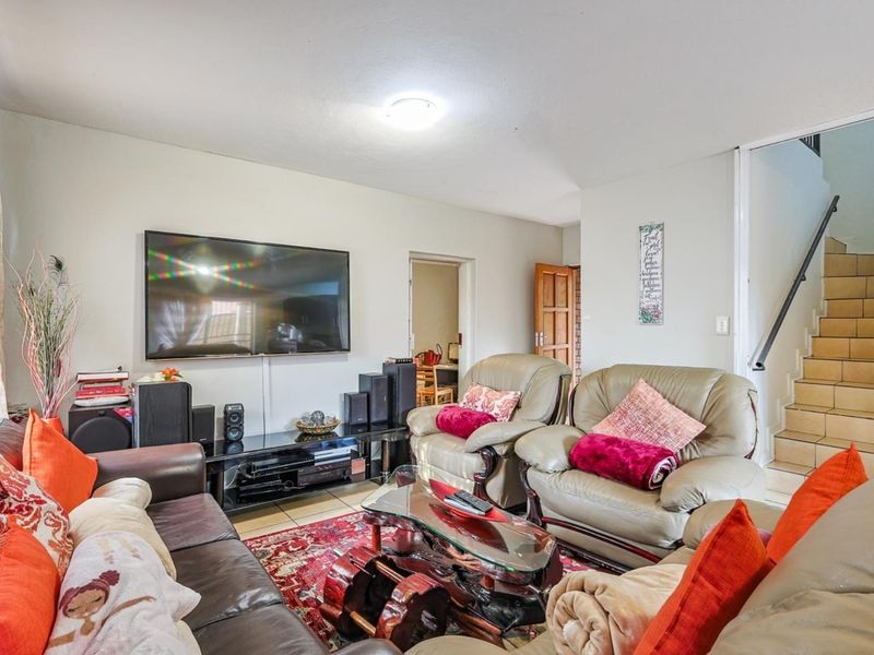 Contemporary 2-Bedroom Duplex in Sought-After Security Complex - Photo 6