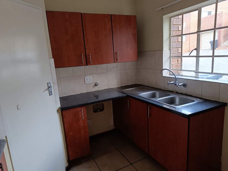 CENTURION - THE REEDS - BARCELONA  SECURITY COMPLEX - LARGE GARDEN - 2 BED - 1 BATH - Photo 9