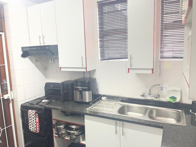 Gorgeous Townhouse awaits you! - Photo 7