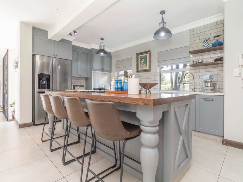 A RARE OPPORTUNITY: TRANQUIL LUXURY LIVING ON A PRESTIGIOUS AGRICULTURAL HOLDING - Photo 5