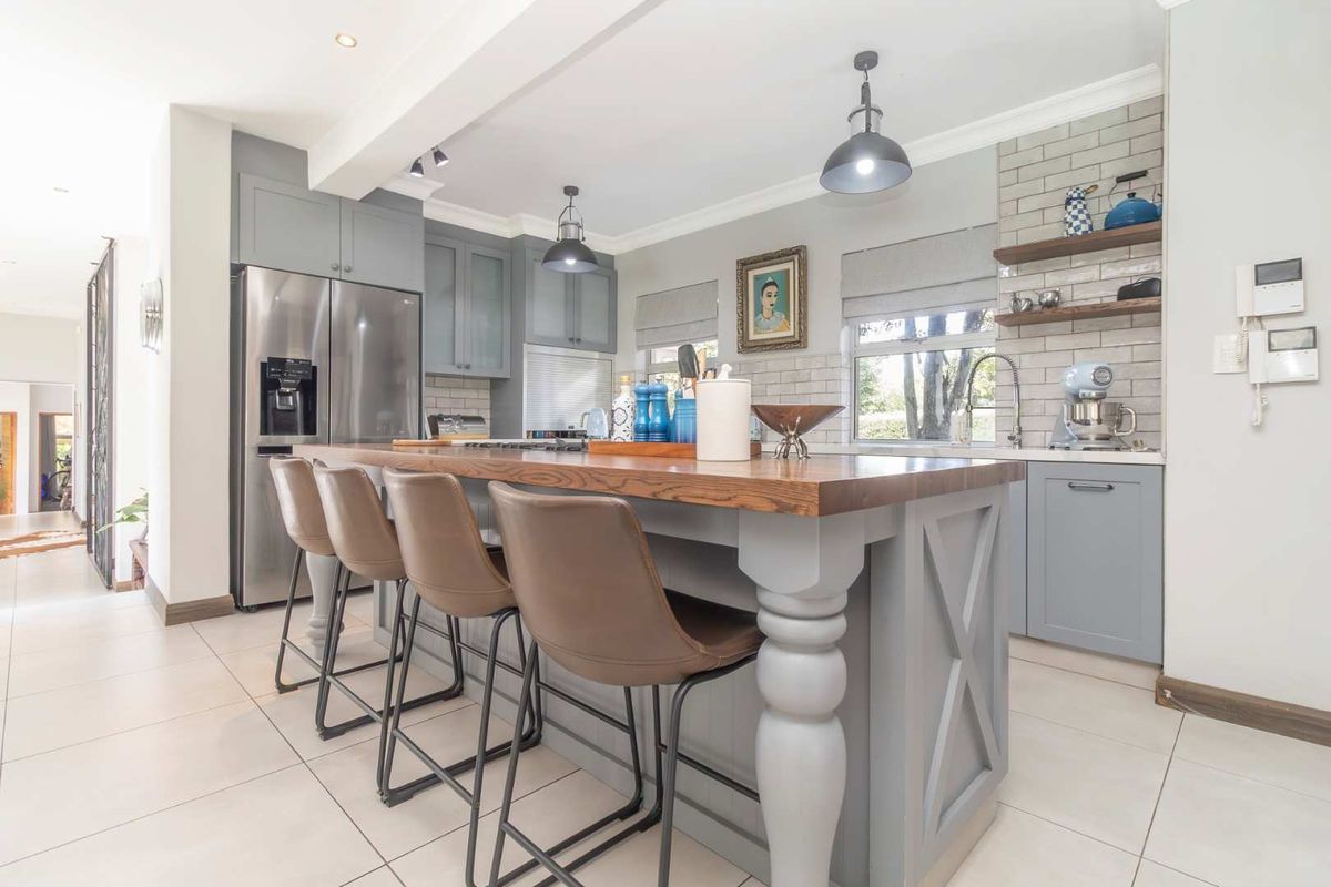 A RARE OPPORTUNITY: TRANQUIL LUXURY LIVING ON A PRESTIGIOUS AGRICULTURAL HOLDING - Photo 5