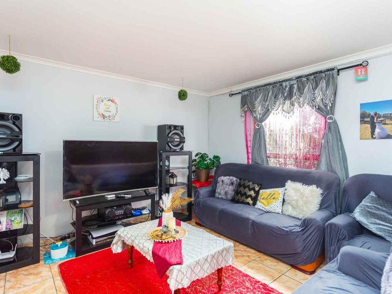 Family home for sale - Photo 2