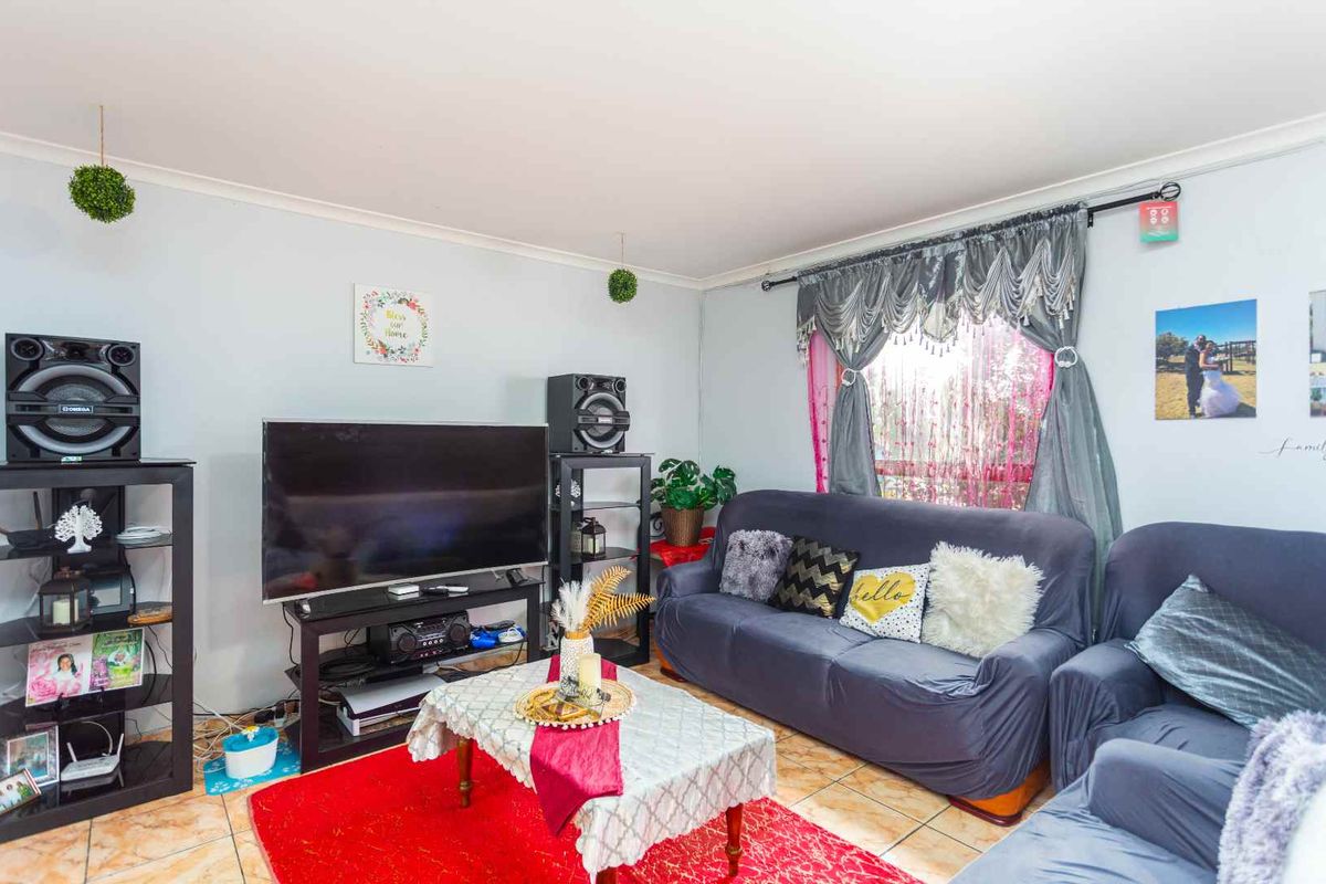 Family home for sale - Photo 2