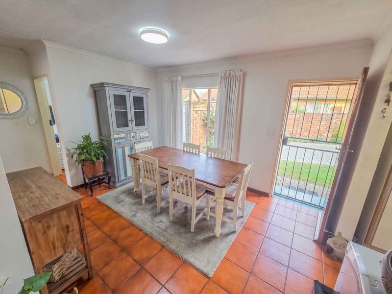 2 Bedroom Townhouse For Sale in Die Wilgers - Photo 2