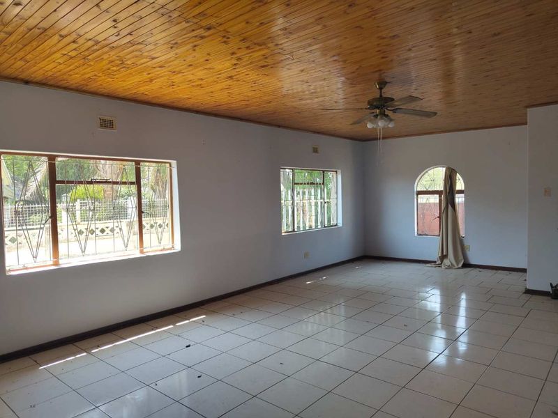 Unique opportunity in Lennoxton, Newcastle - Photo 3