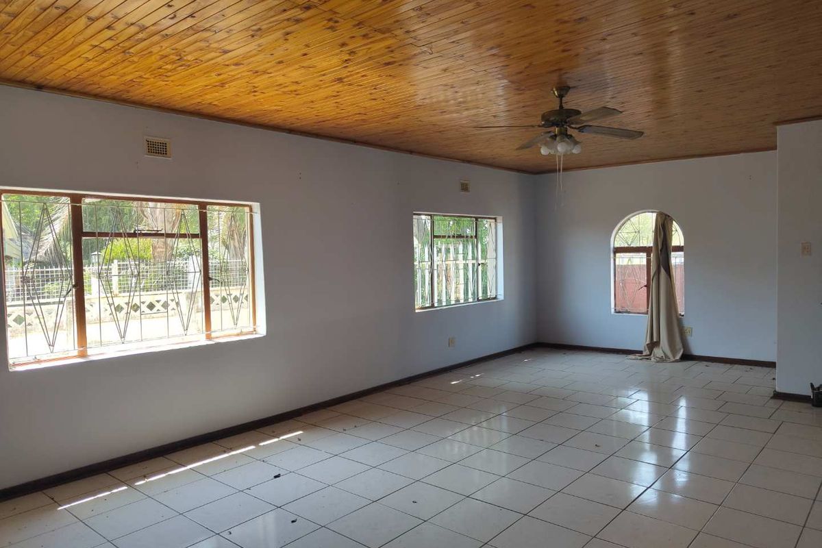 Unique opportunity in Lennoxton, Newcastle - Photo 3