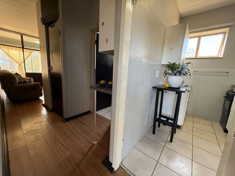 Bachelor Flat - Waverley - Photo 2